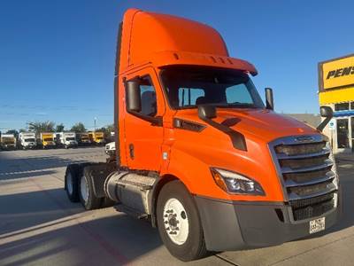 Freightliner Cascadia 116 Day Cab Truck - 450HP, 12 Speed Automatic