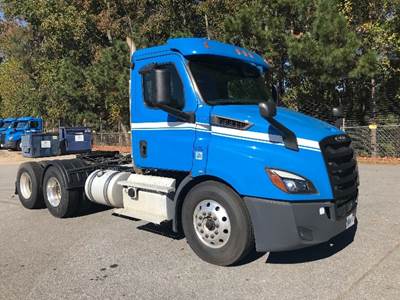 Freightliner Cascadia 116 Day Cab Truck - 450HP, 12 Speed Automatic
