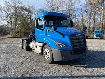 Freightliner Cascadia 116 Day Cab Truck - 450HP, 12 Speed Automatic