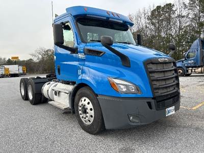 Freightliner Cascadia 116 Day Cab Truck - 450HP, 12 Speed Automatic
