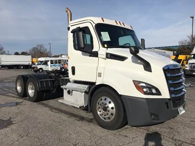 Freightliner Cascadia 116 Single Axle Day Cab Truck - 450HP, 12 Speed Automatic