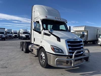 Freightliner Cascadia 116 Day Cab Truck - 470HP, 12 Speed Automatic