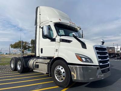 Freightliner Cascadia 116 Day Cab Truck - 470HP, 12 Speed Automatic