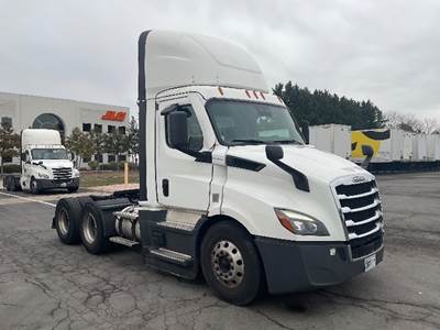 Freightliner Cascadia 116 Day Cab Truck - 450HP, 12 Speed Automatic
