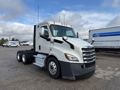 Freightliner Cascadia 116 Day Cab Truck - 410HP, 12 Speed Automatic