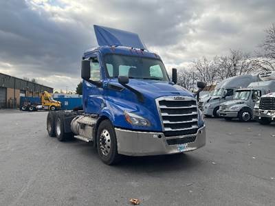 Freightliner Cascadia 116 Day Cab Truck - 435HP, 12 Speed Automatic