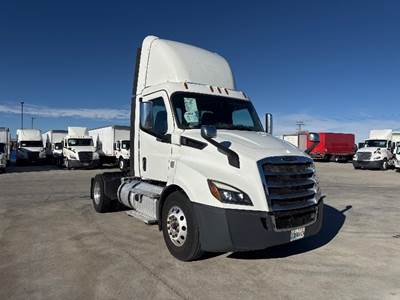 Freightliner Cascadia 116 Single Axle Day Cab Truck - 450HP, 12 Speed Automatic