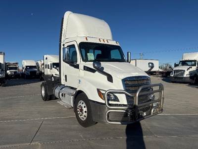Freightliner Cascadia 116 Single Axle Day Cab Truck - 450HP, 12 Speed Automatic