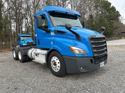 Freightliner Cascadia 116 Day Cab Truck - 450HP, 12 Speed Automatic