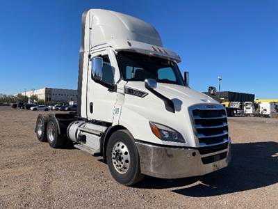 Freightliner Cascadia 116 Day Cab Truck - 470HP, 12 Speed Automatic