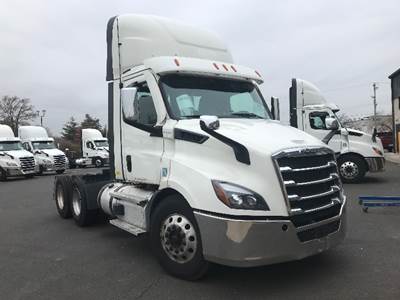 Freightliner Cascadia 116 Day Cab Truck - 470HP, 12 Speed Automatic