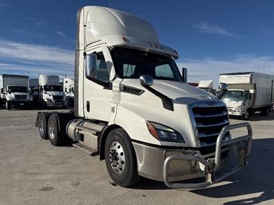 Freightliner Cascadia 116 Day Cab Truck - 470HP, 12 Speed Automatic