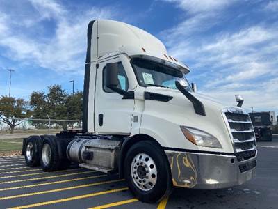 Freightliner Cascadia 116 Day Cab Truck - 470HP, 12 Speed Automatic