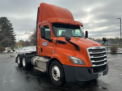 Freightliner Cascadia 116 Day Cab Truck - 450HP, 12 Speed Automatic
