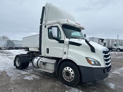 Freightliner Cascadia 116 Single Axle Day Cab Truck - 410HP, 12 Speed Automatic