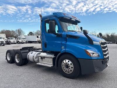 Freightliner Cascadia 116 Day Cab Truck - 450HP, 12 Speed Automatic