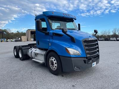 Freightliner Cascadia 116 Day Cab Truck - 450HP, 12 Speed Automatic