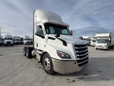 Freightliner Cascadia 116 Day Cab Truck - 470HP, 12 Speed Automatic