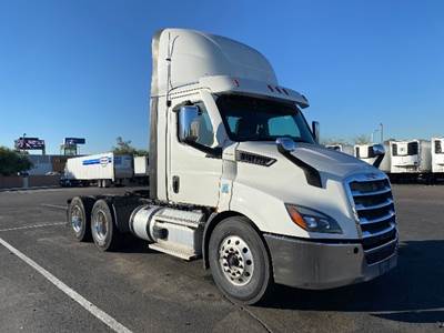 Freightliner Cascadia 116 Day Cab Truck - 470HP, 12 Speed Automatic