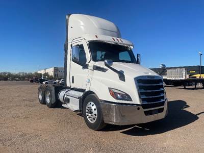 Freightliner Cascadia 116 Day Cab Truck - 470HP, 12 Speed Automatic