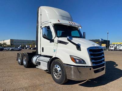 Freightliner Cascadia 116 Day Cab Truck - 470HP, 12 Speed Automatic