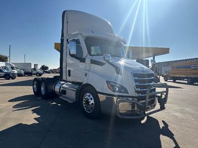 Freightliner Cascadia 116 Day Cab Truck - 470HP, 12 Speed Automatic