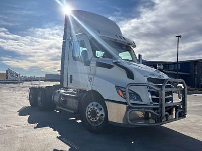 Freightliner Cascadia 116 Day Cab Truck - 470HP, 12 Speed Automatic