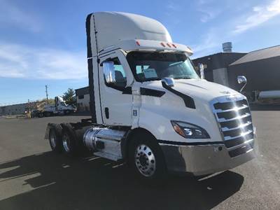 Freightliner Cascadia 116 Day Cab Truck - 470HP, 12 Speed Automatic