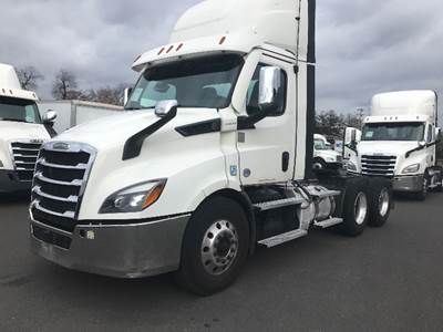 Freightliner Cascadia 116 Day Cab Truck - 470HP, 12 Speed Automatic