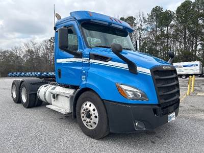 Freightliner Cascadia 116 Day Cab Truck - 450HP, 12 Speed Automatic