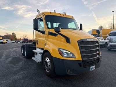 Freightliner Cascadia 116 Day Cab Truck - 450HP, 12 Speed Automatic