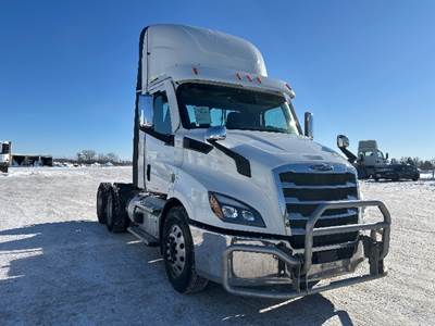 Freightliner Cascadia 116 Day Cab Truck - 470HP, 12 Speed Automatic