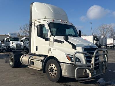 Freightliner Cascadia 116 Single Axle Day Cab Truck - 410HP, 12 Speed Automatic