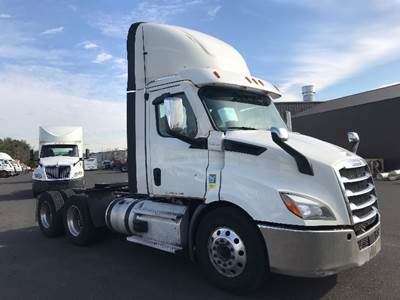 Freightliner Cascadia 116 Day Cab Truck - 470HP, 12 Speed Automatic