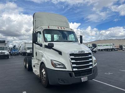 Freightliner Cascadia 116 Day Cab Truck - 450HP, 12 Speed Automatic