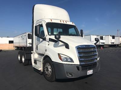 Freightliner Cascadia 116 Day Cab Truck - 450HP, 12 Speed Automatic