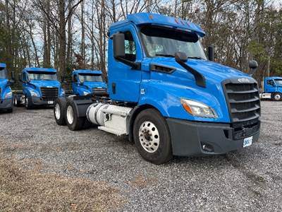 Freightliner Cascadia 116 Day Cab Truck - 450HP, 12 Speed Automatic