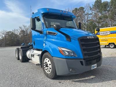 Freightliner Cascadia 116 Day Cab Truck - 450HP, 12 Speed Automatic