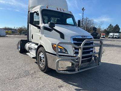 Freightliner Cascadia 116 Single Axle Day Cab Truck - 410HP, 12 Speed Automatic