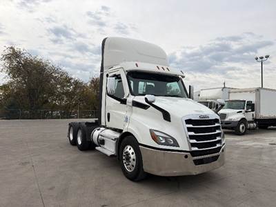 Freightliner Cascadia 116 Day Cab Truck - 470HP, 12 Speed Automatic