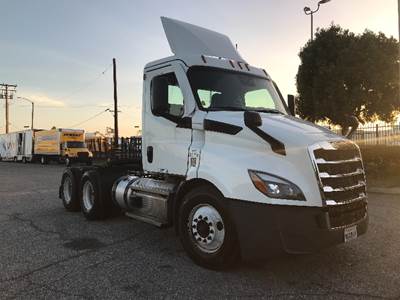 Freightliner Cascadia 116 Day Cab Truck - 435HP, 12 Speed Automatic