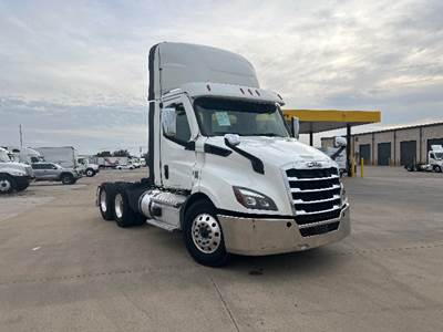 Freightliner Cascadia 116 Day Cab Truck - 470HP, 12 Speed Automatic