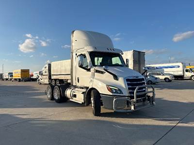Freightliner Cascadia 116 Day Cab Truck - 470HP, 12 Speed Automatic