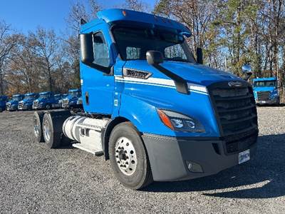 Freightliner Cascadia 116 Day Cab Truck - 450HP, 12 Speed Automatic