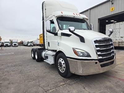Freightliner Cascadia 116 Day Cab Truck - 470HP, 12 Speed Automatic