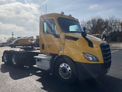 Freightliner Cascadia 116 Day Cab Truck - 450HP, 10 Speed Automatic