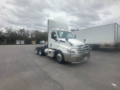 Freightliner Cascadia 116 Day Cab Truck - 435HP, 12 Speed Automatic
