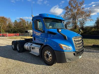 Freightliner Cascadia 116 Day Cab Truck - 450HP, 12 Speed Automatic