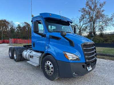 Freightliner Cascadia 116 Day Cab Truck - 450HP, 12 Speed Automatic