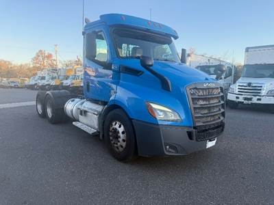 Freightliner Cascadia 116 Day Cab Truck - 450HP, 12 Speed Automatic